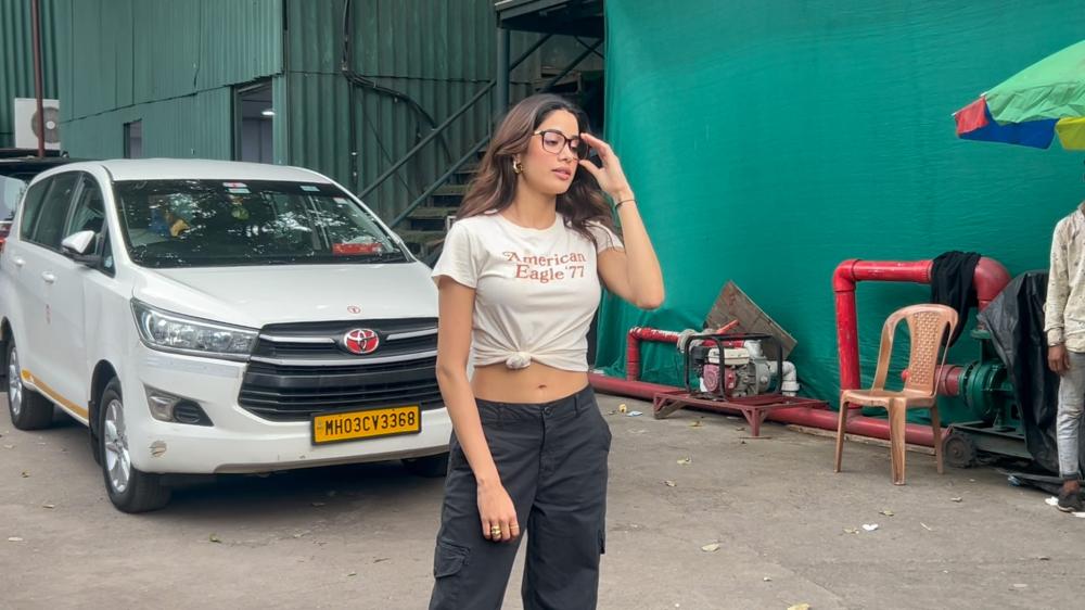 janhvi-kapoor-glamorous-look